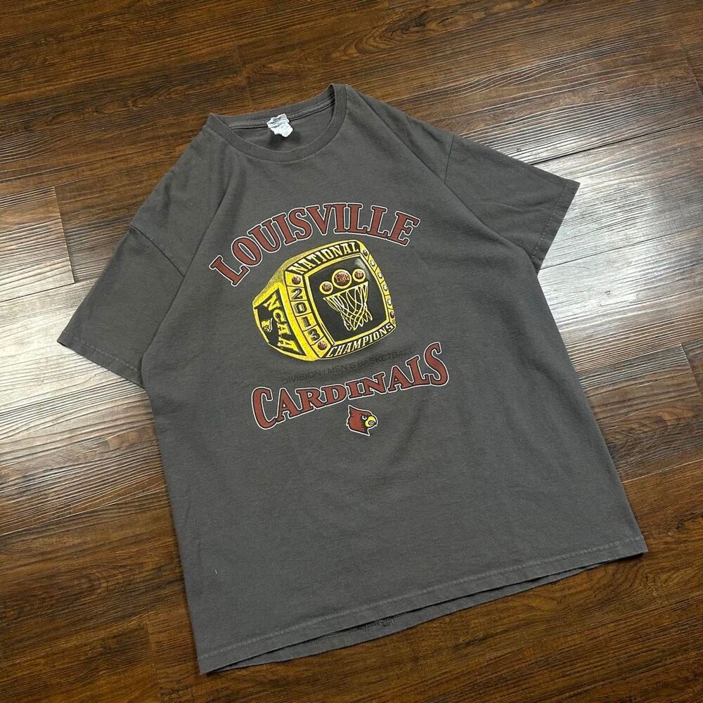Delta Men's Grey and Black T-shirt